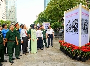 Khai mạc triển lãm “Thành phố Hồ Chí Minh - 42 năm hòa bình, phát triển và hội nhập”