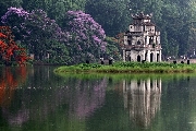 Hà Nội, một thoáng cuối Xuân