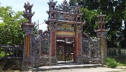 Thờ Đức Thánh Trần, từ đền chính Kiếp Bạc  đến các đền vọng ở thành phố huế