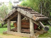 Nhà mồ truyền thống của người Cơ Tu ở huyện Nam Đông, tỉnh Thừa Thiên Huế