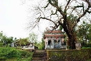 Bài minh và sắc phong trên tấm biển gỗ ở làng Phước Tích