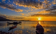Bên dòng nước xanh