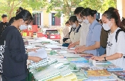 Trưng bày sách cổ, thư tịch qua các thời kỳ về Huế
