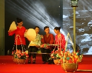 Chương trình thơ múa "Gánh hàng rong xứ Huế"