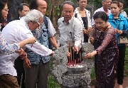 Văn nghệ sĩ Huế viếng mộ thi nhân