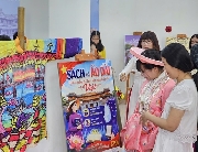 Triển lãm sách kết hợp áo dài