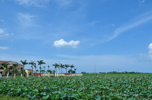 Về ngôi làng mang mang nỗi nhớ