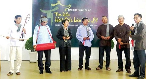 Độc đáo hát sắc bùa Phú Lễ
