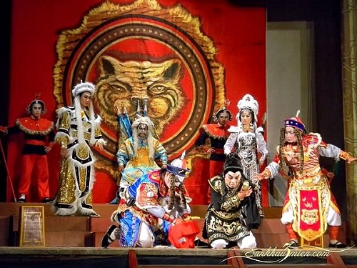 Di sản tuồng cổ Huế