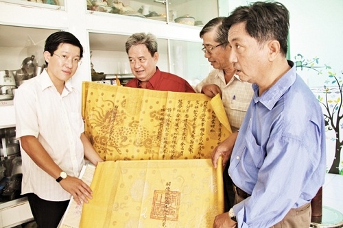 Từ sắc phong triều Nguyễn đến trang báo Nhân Dân