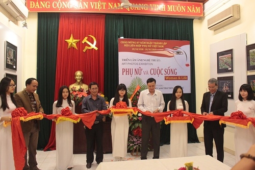 Khai mạc triển lãm ảnh nghệ thuật "Phụ nữ và Cuộc sống"