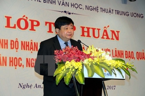 Nâng cao nhận thức lý luận và năng lực quản lý văn học, nghệ thuật