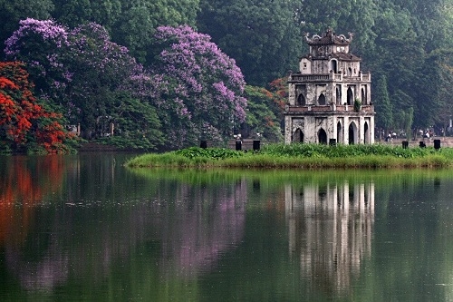 Hà Nội, một thoáng cuối Xuân