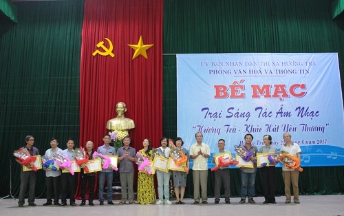Bế mạc trại sáng tác Âm nhạc Hương Trà năm 2017: Để những khúc hát yêu thương còn mãi