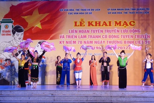 Liên hoan tuyên truyền lưu động và triển lãm tranh cổ động kỷ niệm 70 năm Ngày Thương binh, liệt sĩ