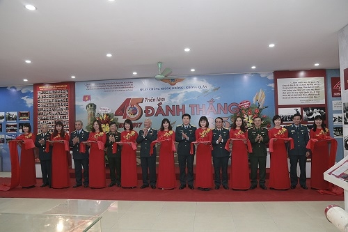 Khai mạc triển lãm “Đánh thắng B-52”