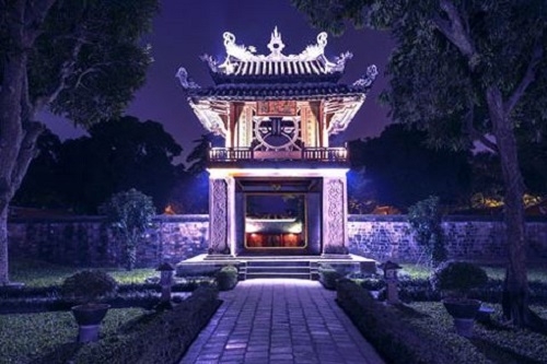 Triển lãm "Lung linh sao Khuê"