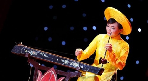 Giọt đàn bầu sâu lắng đẹp trong thơ
