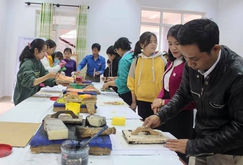 Khai mạc triển lãm "Di sản Cố đô Huế qua nghệ thuật ký họa"