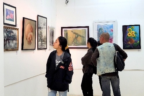 Triển lãm tranh "Tháng Ba"