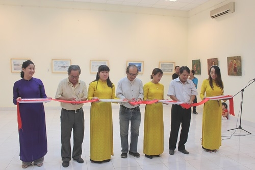 Khai mạc phòng tranh "Ngày mới 2018" của họa sĩ khuyết tật