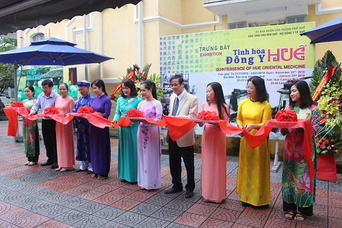 Khai mạc trưng bày chuyên đề "Tinh hoa Đông y Huế"