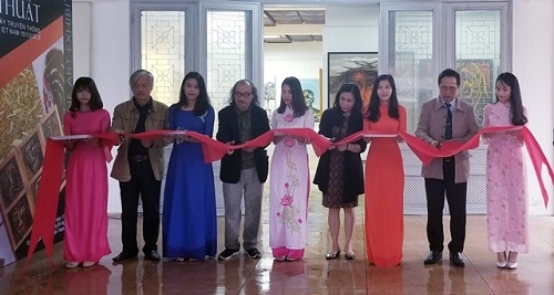 Khai mạc Triển lãm mỹ thuật mừng ngày truyền thống