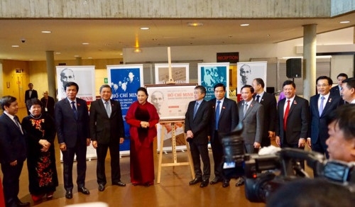 Triển lãm tài liệu “Hồ Chí Minh - Danh nhân Văn hóa” tại trụ sở UNESCO