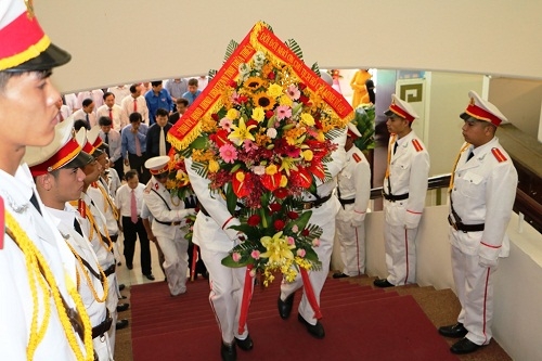 Dâng hoa lên Chủ tịch Hồ Chí Minh và Khai mạc triển lãm “Họ Hồ ở miền Tây Thừa Thiên Huế - Lịch sử và Nhân chứng”