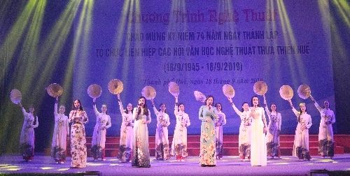 Chương trình nghệ thuật kỷ niệm 74 năm ngày thành lập tổ chức Liên hiệp các Hội VHNT TT.Huế
