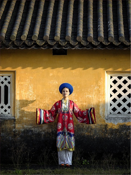 Giữ áo dài Nhật Bình cho Huế