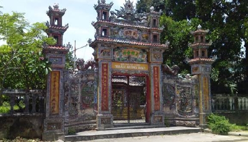Thờ Đức Thánh Trần, từ đền chính Kiếp Bạc  đến các đền vọng ở thành phố huế