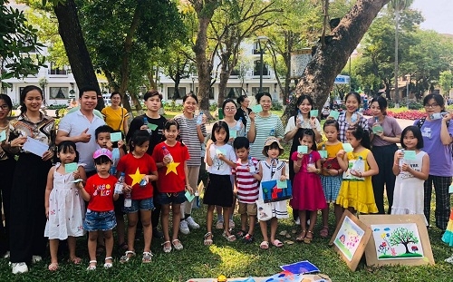 "Vẽ cùng thiên nhiên"