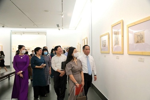 Nhiều tư liệu quý được trưng bày trong triển lãm “Ký họa kháng chiến miền Nam"