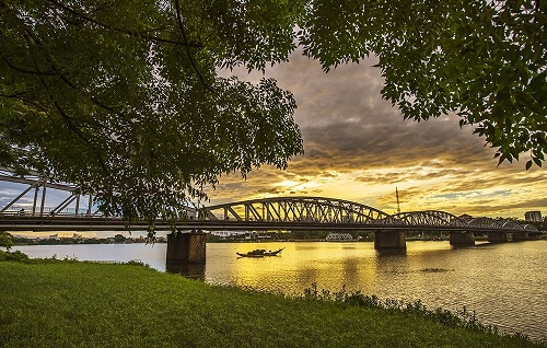 Người chị sông Hương