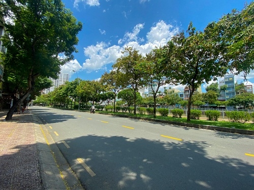Mặt trời vẫn sáng trong đêm
