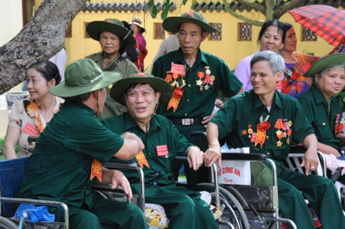 Chân giả gặp chân tình