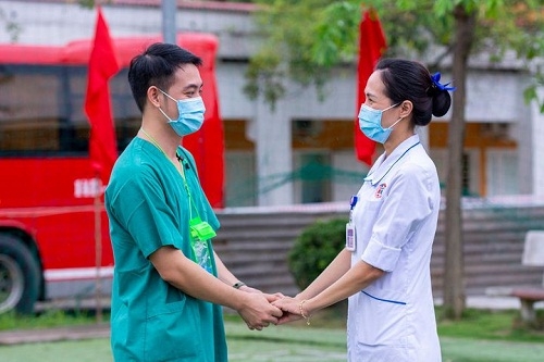 Em vẫn đợi anh về