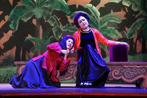 Sân khấu hút khách vì làm mới cái cũ