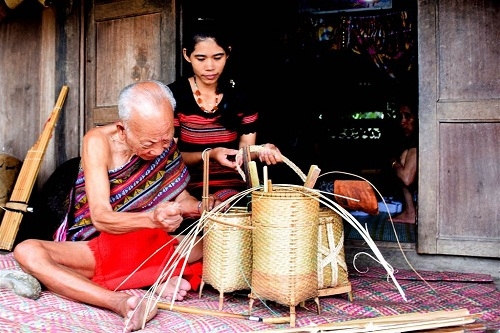 Nghệ nhân Nhân dân Quỳnh Hoàng - Báu vật nhân văn sống của núi rừng A Lưới