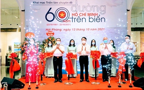 Khai mạc triển lãm “Biển, đảo và người chiến sĩ Hải quân - Truyền thống Đường Hồ Chí Minh trên biển”