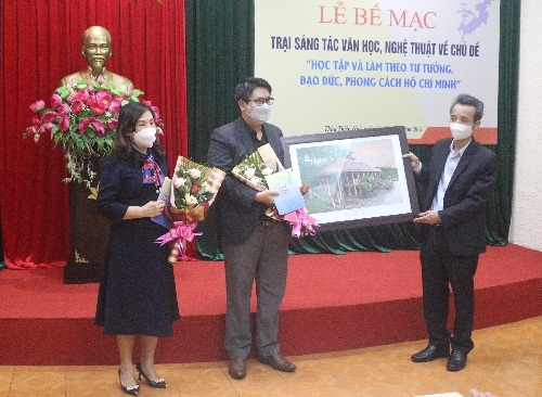 Bế mạc trại sáng tác về chủ đề "Học tập và làm theo tư tưởng, đạo đức, phong cách Hồ Chí Minh"