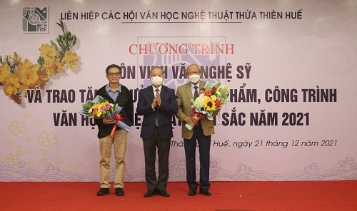 Tôn vinh văn nghệ sĩ và trao tặng thưởng các tác phẩm, công trình văn học nghệ thuật xuất sắc năm 2021