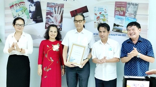 Khi Nobel “gõ cửa” văn chương Việt