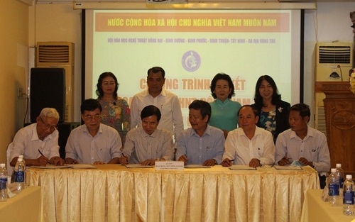 Hội Văn học nghệ thuật 6 tỉnh Đông Nam bộ ký kết chương trình hoạt động