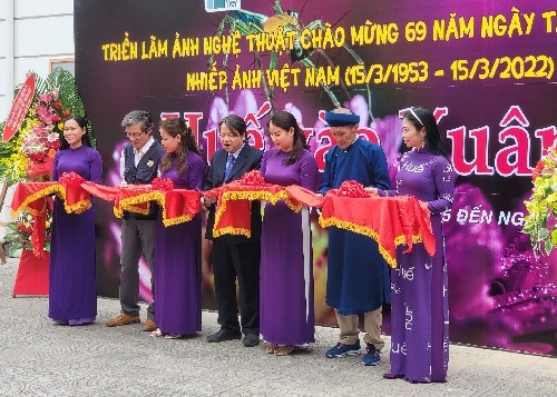Triển lãm ảnh nghệ thuật "Huế vào Xuân"