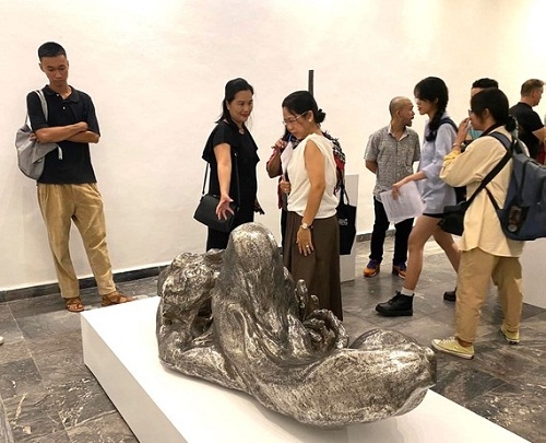Điêu khắc đương đại giao thoa cùng cổ điển