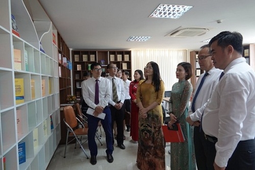 Triển lãm sách về quan hệ hữu nghị Việt – Lào