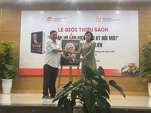 Giới thiệu sách "Dấu ấn Võ Văn Kiệt thời kỳ đổi mới"