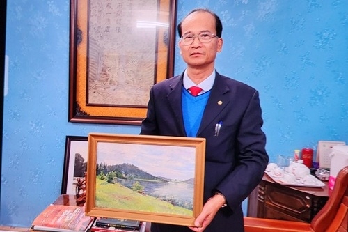 Tặng tranh quý của vua Hàm Nghi cho Huế